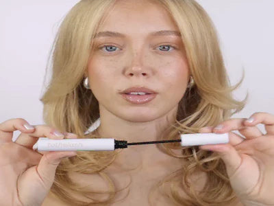 Essayez le mascara avec tubes pour amplifier vos cils : la révolution maquillage