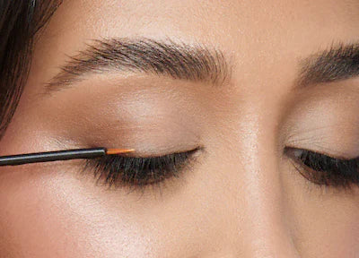 Les solutions pour les cils clairsemés